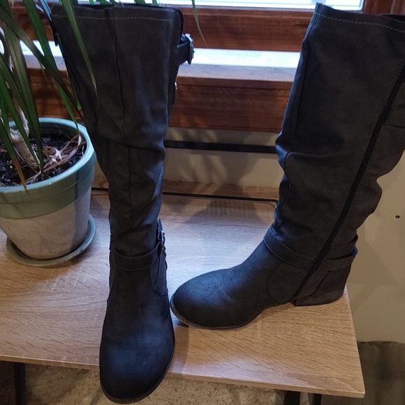 Ladies Boots - Picture 2 of 2